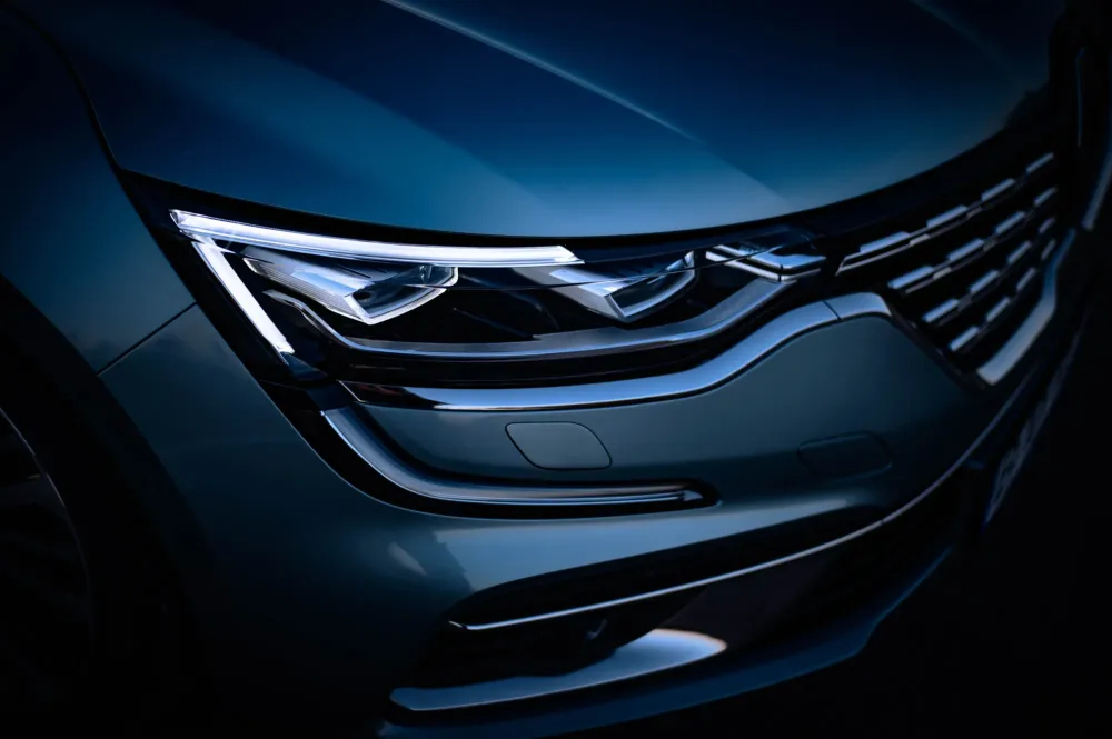 avant de voiture Renault
